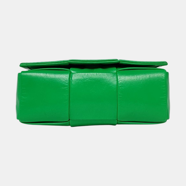Authenticated pre-owned  Cassette Small Calfskin Green - Crossbody Bag at Looply
