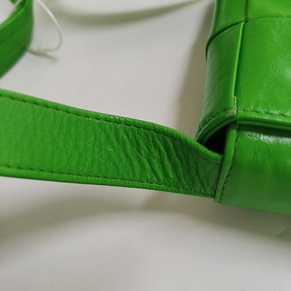 Authenticated pre-owned  Cassette Small Calfskin Green - Crossbody Bag at Looply