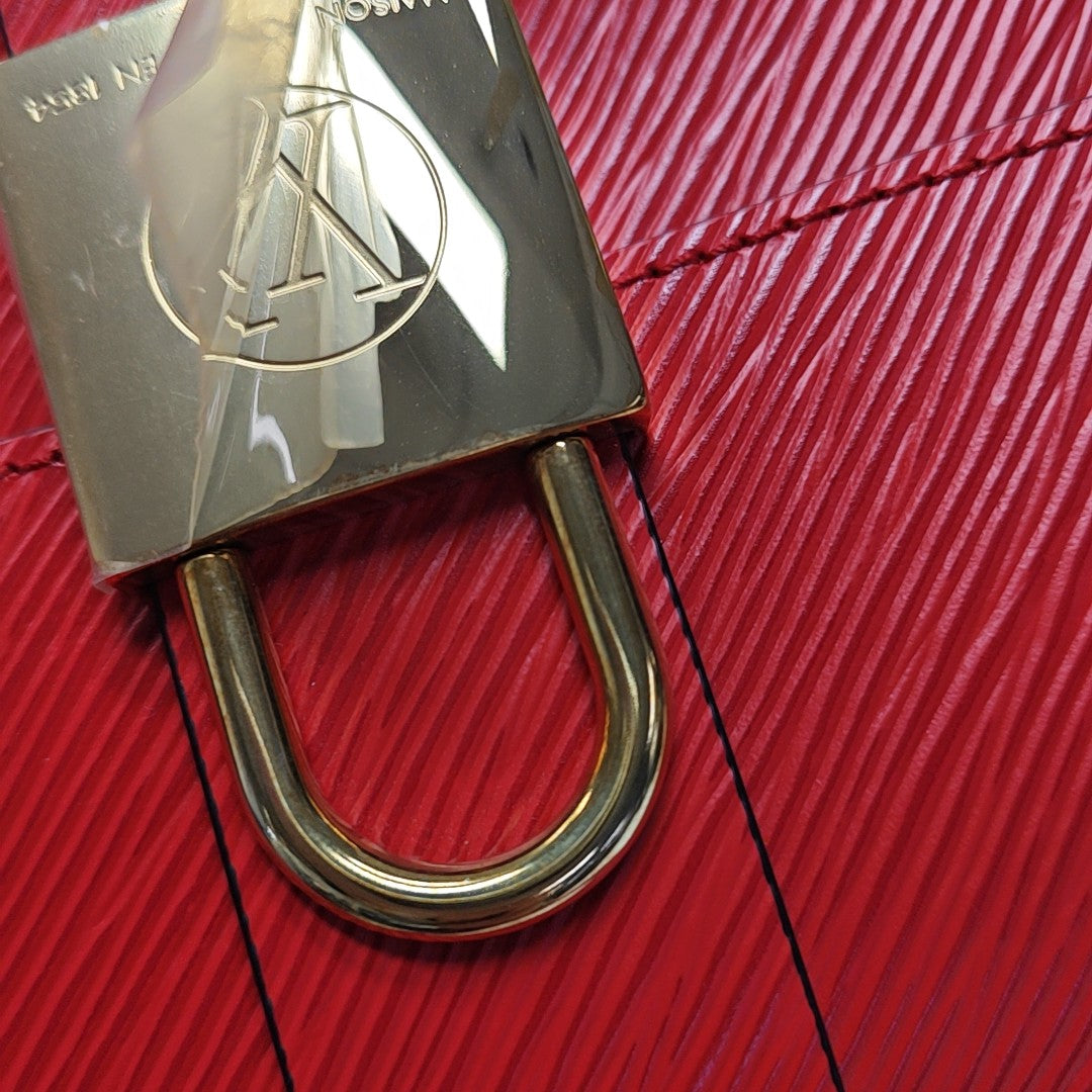 Authenticated pre-owned  Locky BB Epi Red - Shoulder Bag at Looply