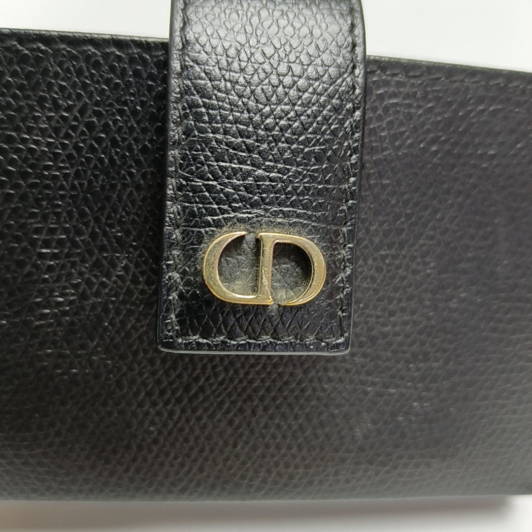 Authenticated pre-owned  30 Montaigne Calfskin Black Card Holder - Card Holder at Looply