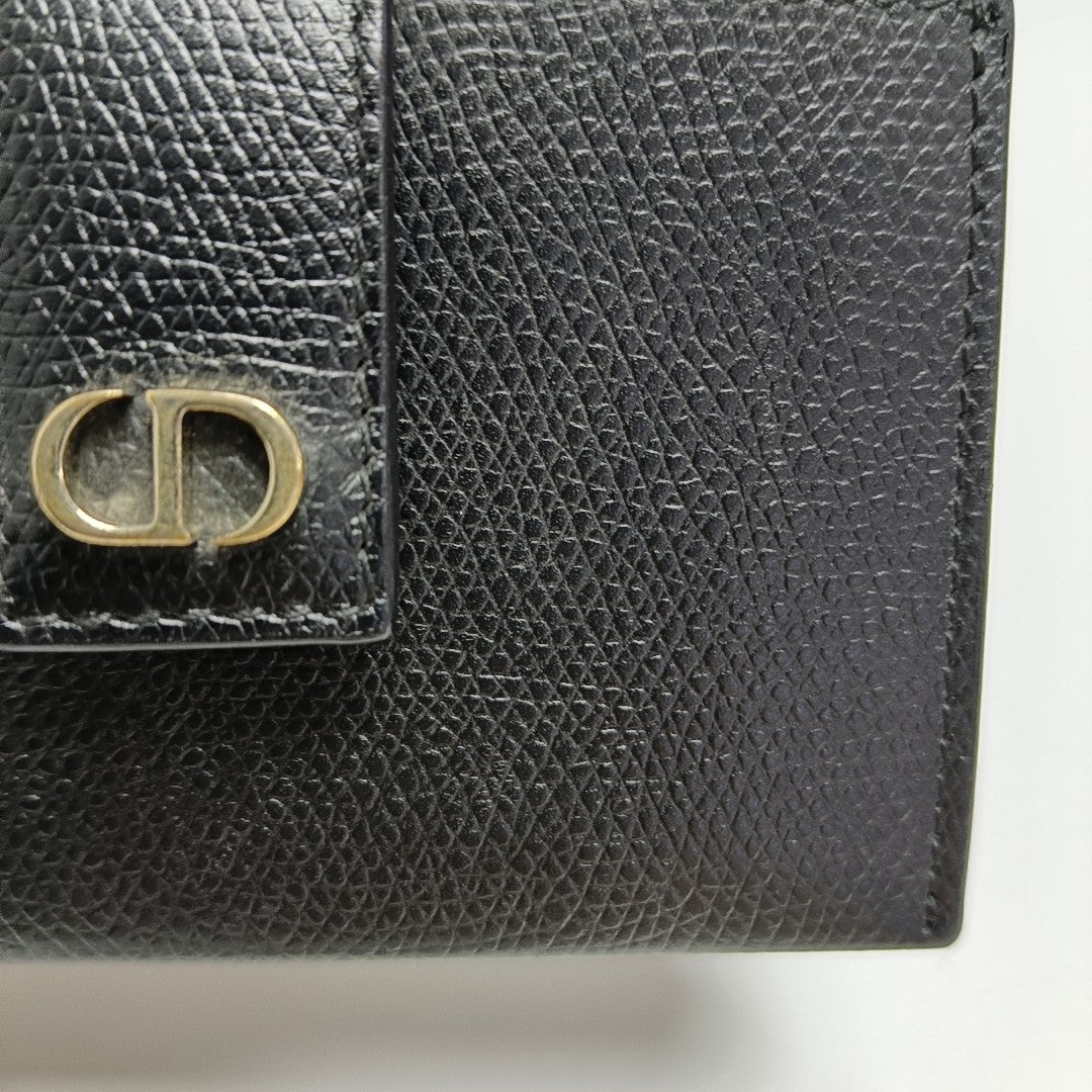 Authenticated pre-owned  30 Montaigne Calfskin Black Card Holder - Card Holder at Looply