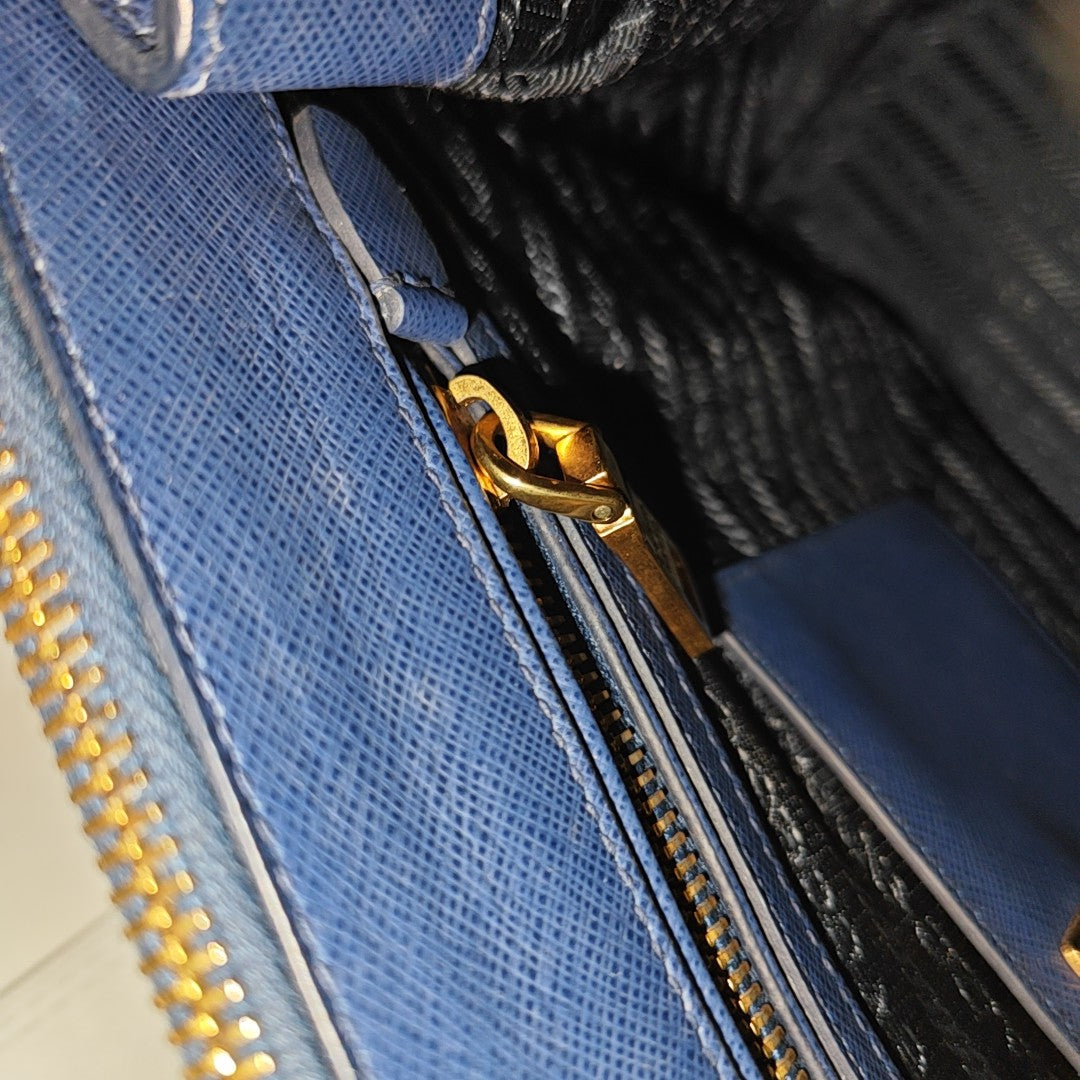 Authenticated pre-owned  Galleria Small Calfskin Blue - Shoulder Bag at Looply