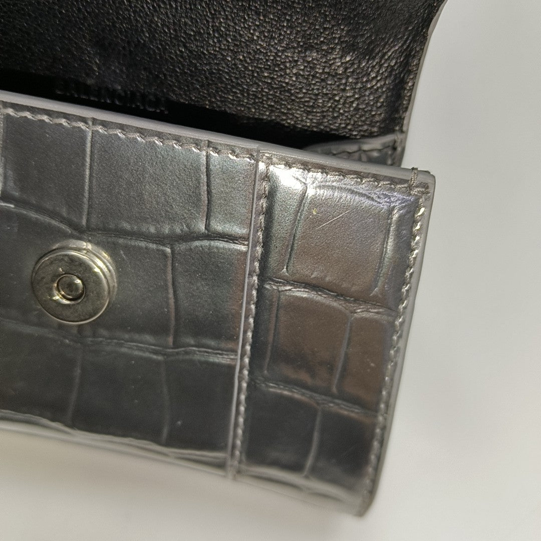 Authenticated pre-owned  Hourglass Calfskin Silver - Clutch at Looply