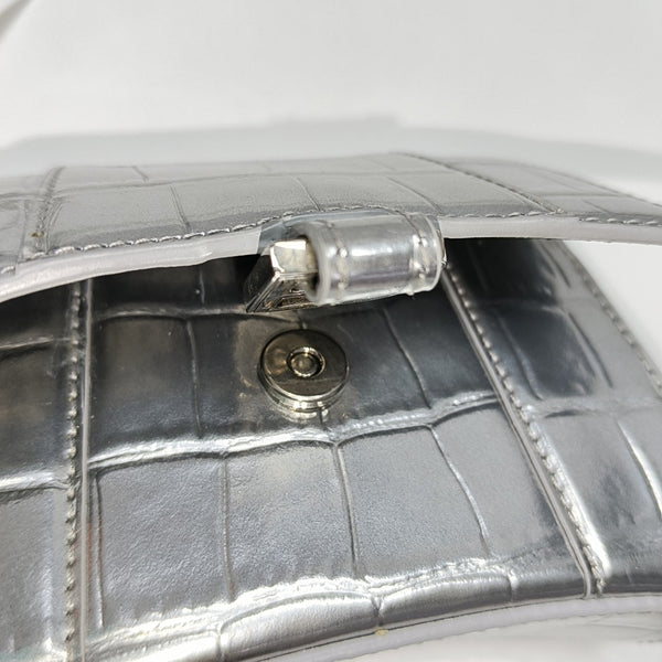 Authenticated pre-owned  Hourglass Calfskin Silver - Clutch at Looply