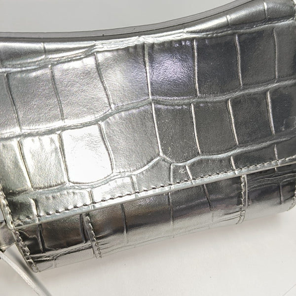 Authenticated pre-owned  Hourglass Calfskin Silver - Clutch at Looply