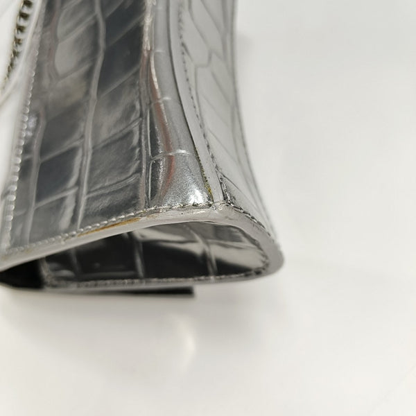 Authenticated pre-owned  Hourglass Calfskin Silver - Clutch at Looply