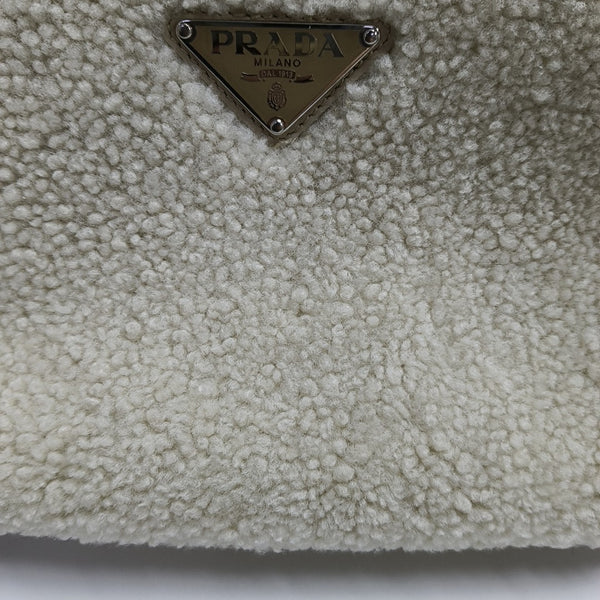 Authenticated pre-owned  Re-edition2005 Fabric Beige - Shoulder Bag at Looply