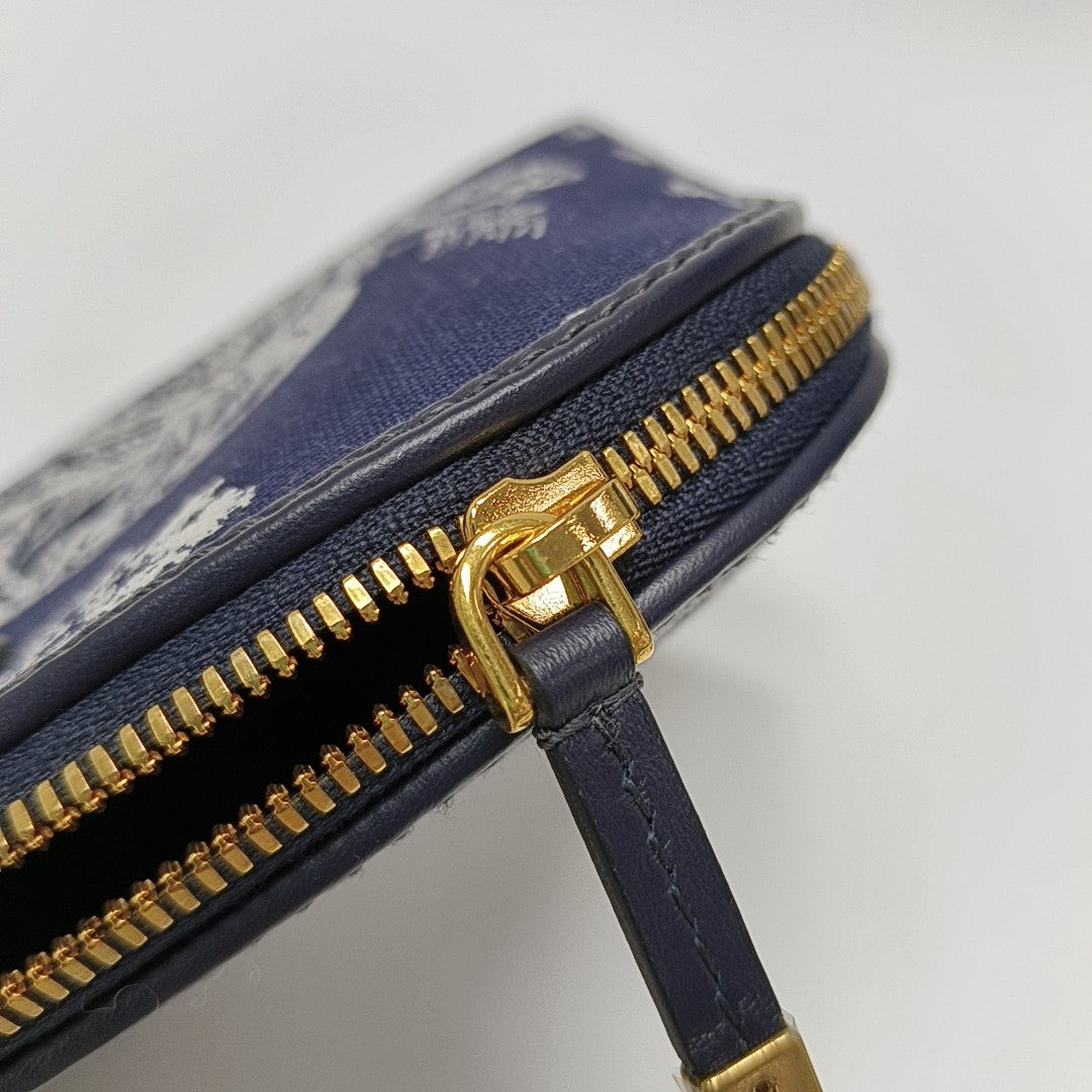 Authenticated pre-owned  30 Montaigne Medium Fabric Blue - Clutch at Looply