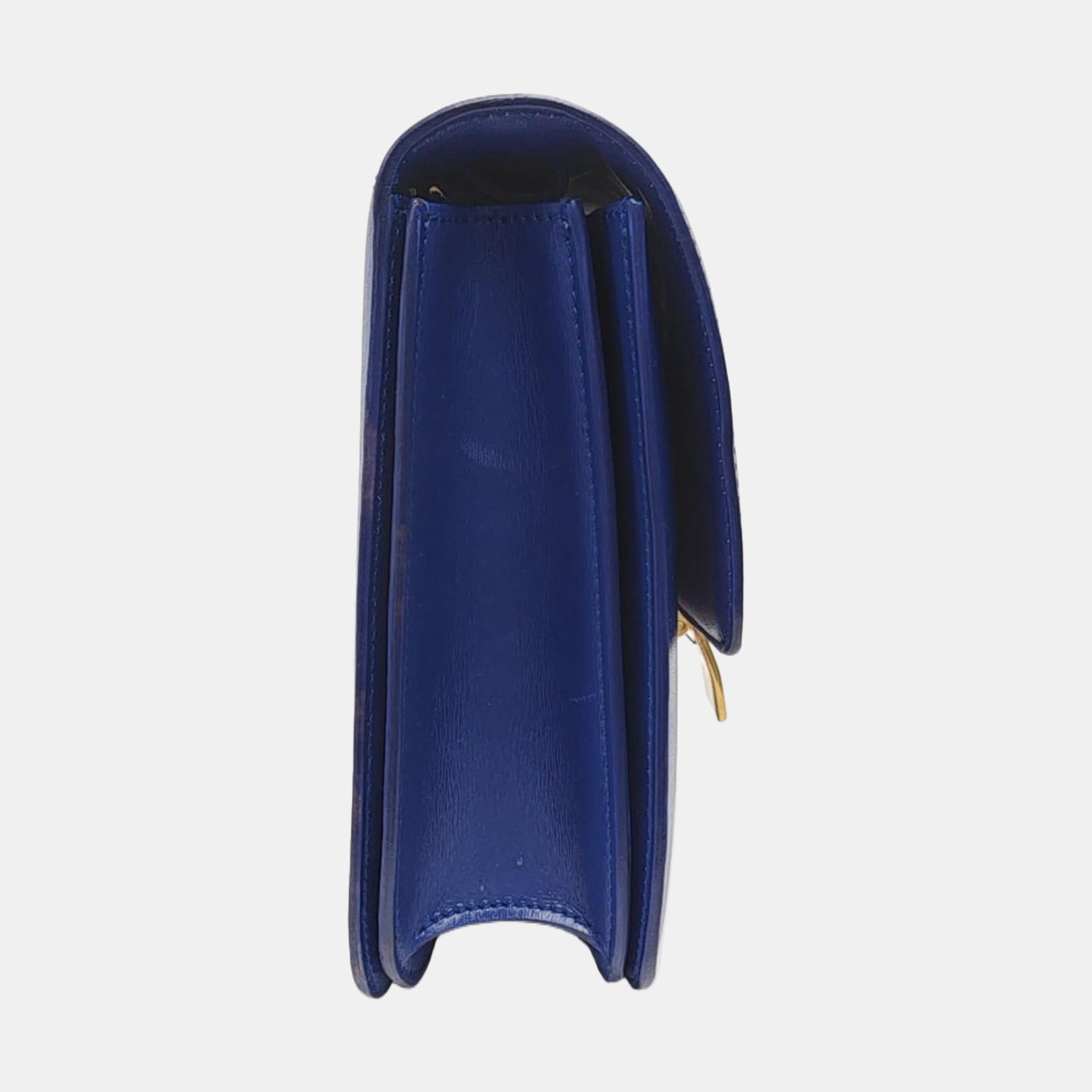 Authenticated pre-owned  CLASSIC BOX Medium Calfskin Blue - Shoulder Bag at Looply