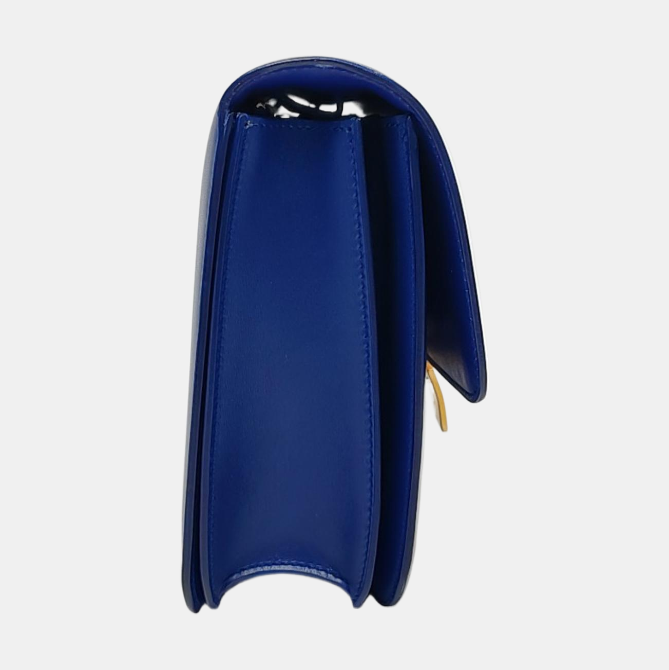 Authenticated pre-owned  CLASSIC BOX Medium Calfskin Blue - Shoulder Bag at Looply