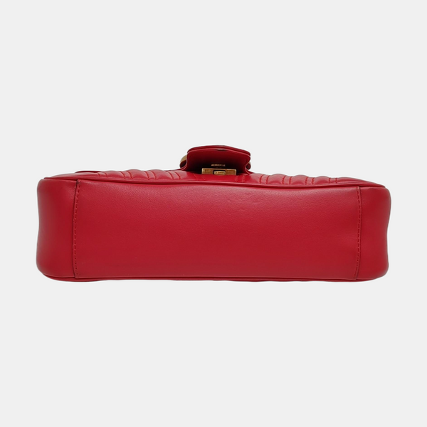 Authenticated pre-owned  GG Marmont Medium Calfskin Red - Shoulder Bag at Looply