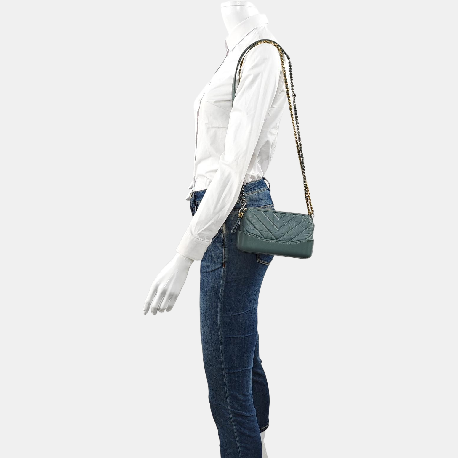 Authenticated pre-owned  Gabrielle Chevron Calfskin Green - Crossbody Bag at Looply
