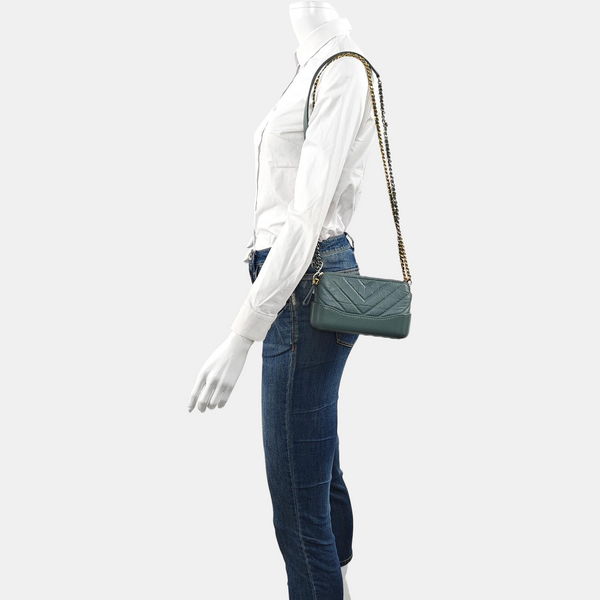 Authenticated pre-owned  Gabrielle Chevron Calfskin Green - Crossbody Bag at Looply