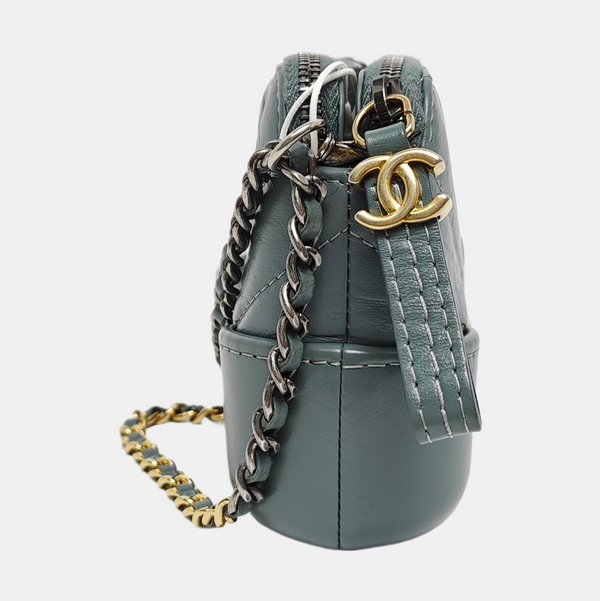 Authenticated pre-owned  Gabrielle Chevron Calfskin Green - Crossbody Bag at Looply