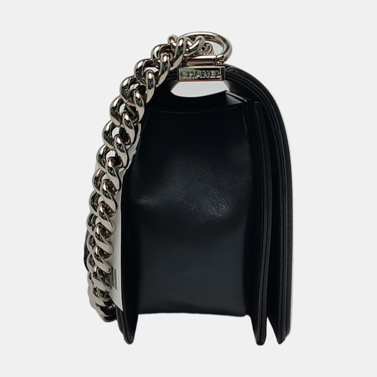 Authenticated pre-owned  Boy Chanel Medium Chevron Calfskin Black - Shoulder Bag at Looply