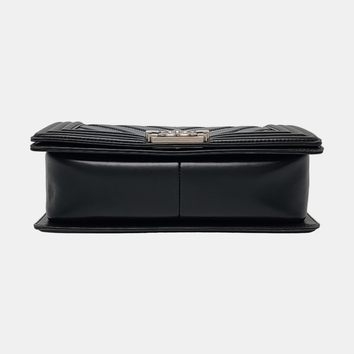 Authenticated pre-owned  Boy Chanel Medium Chevron Calfskin Black - Shoulder Bag at Looply