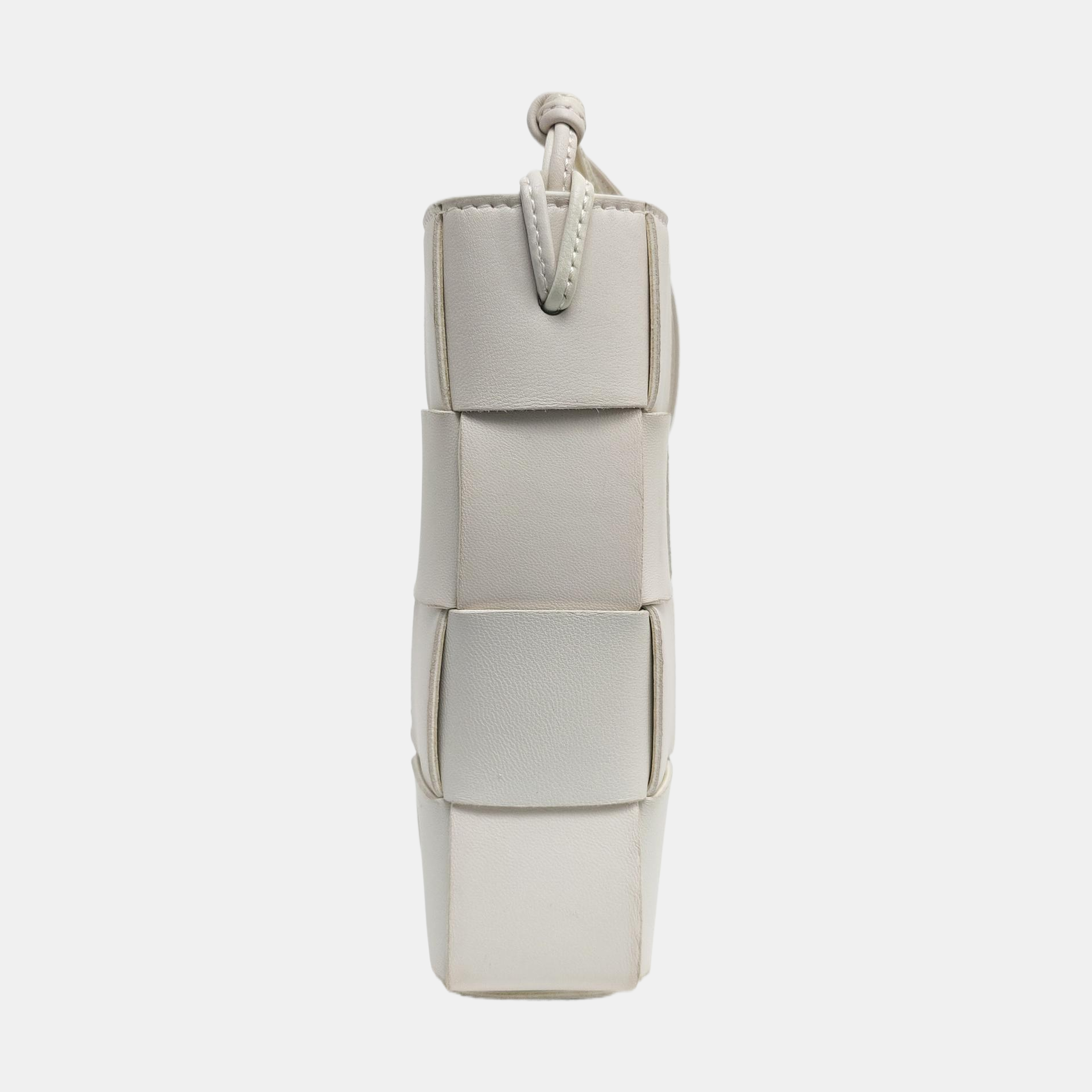 Authenticated pre-owned  Cassette Lambskin White - Shoulder Bag at Looply