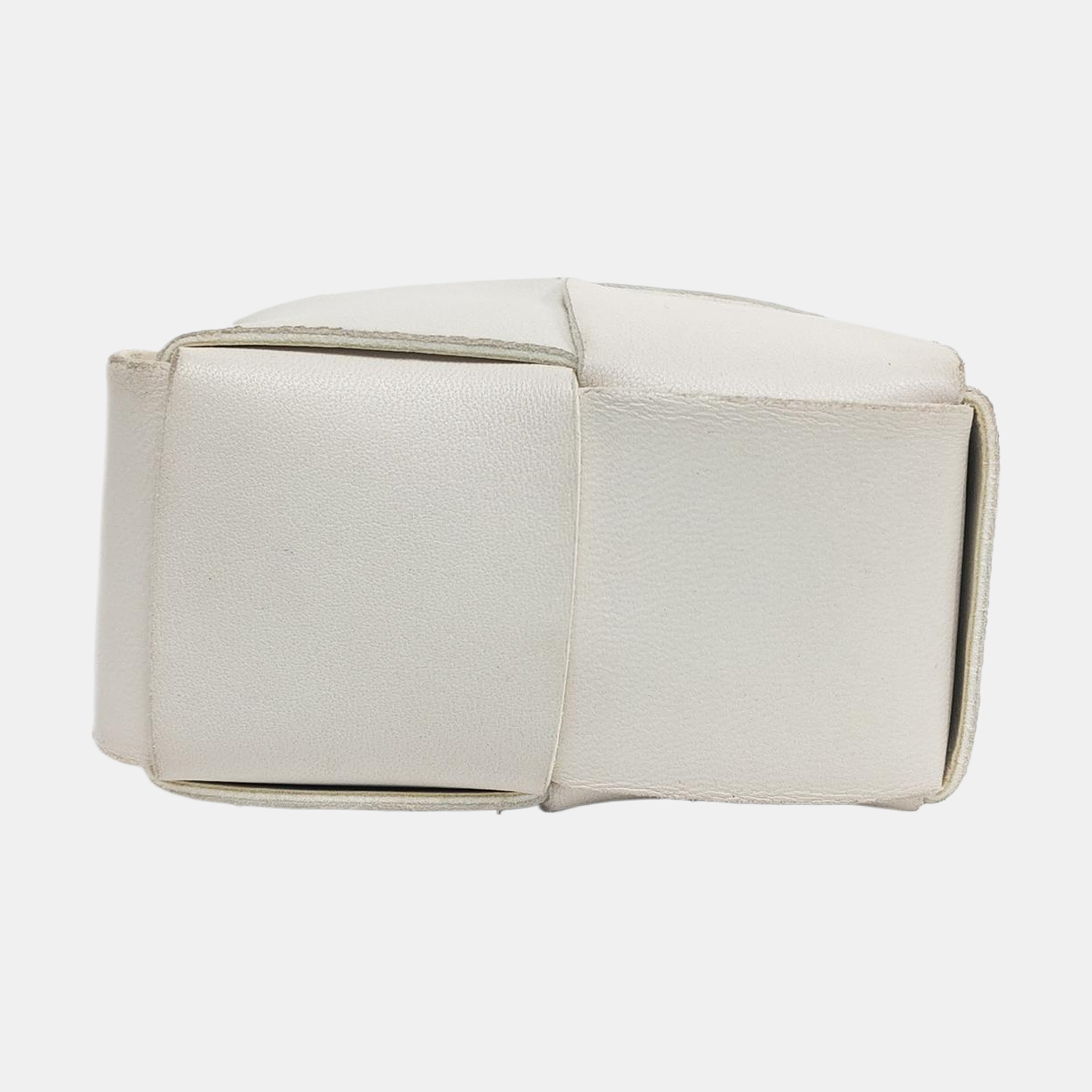 Authenticated pre-owned  Cassette Lambskin White - Shoulder Bag at Looply