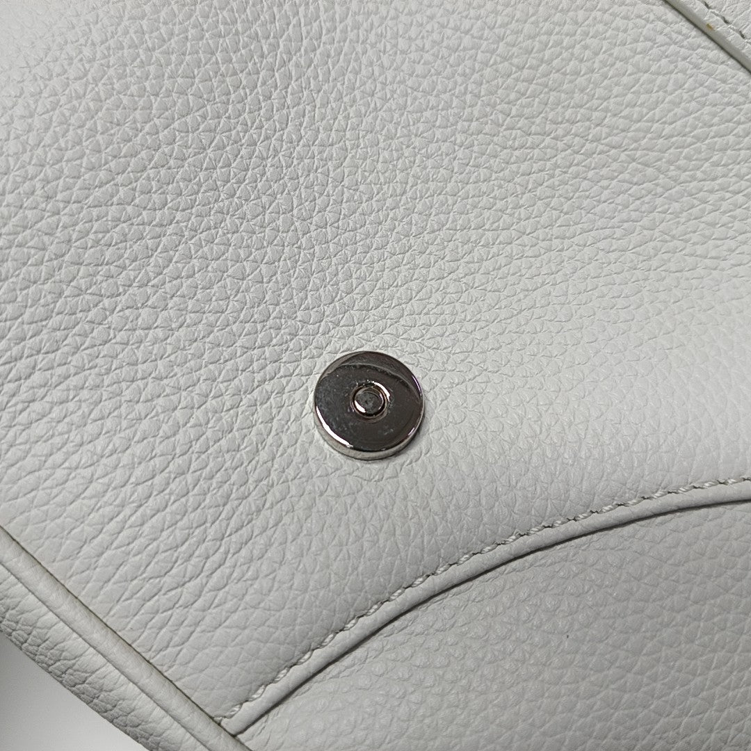 Authenticated pre-owned  Saddle Medium Calfskin White - Crossbody Bag at Looply