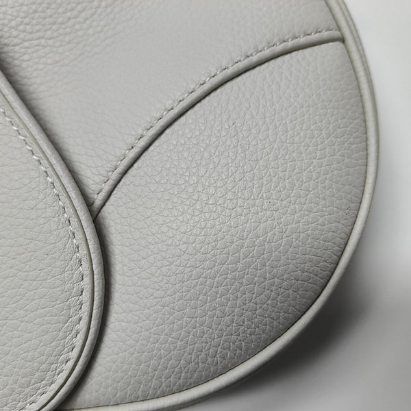 Authenticated pre-owned  Saddle Medium Calfskin White - Crossbody Bag at Looply
