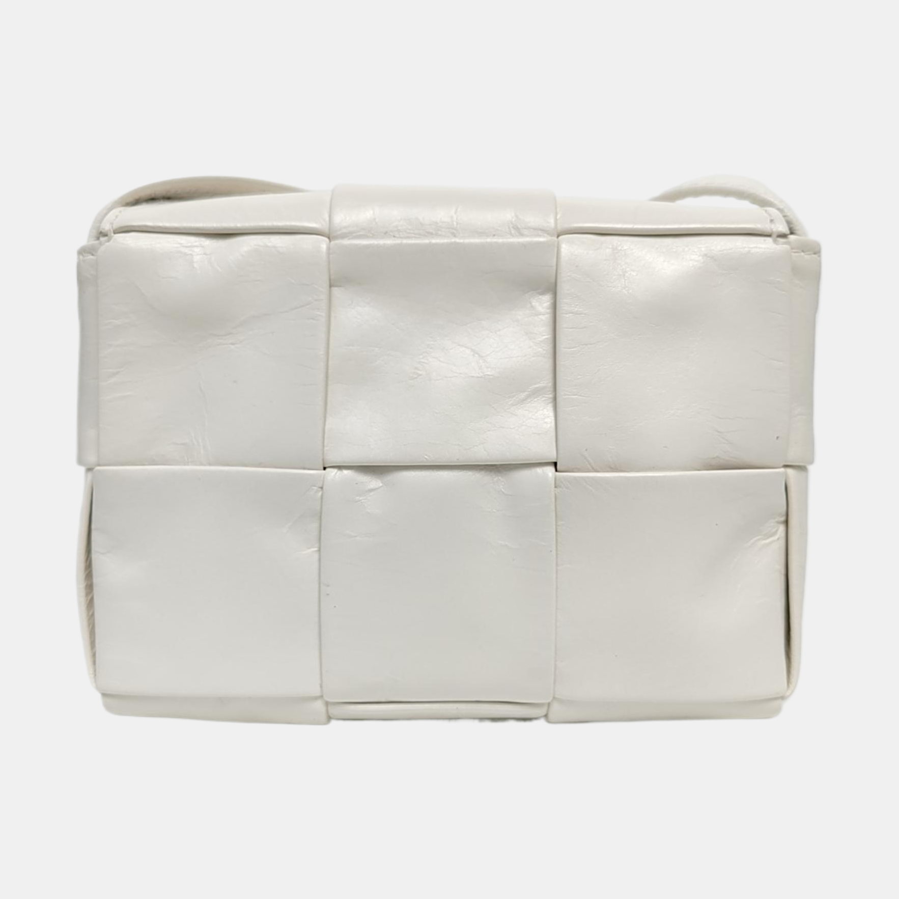 Authenticated pre-owned  Cassette Small Calfskin White - Shoulder Bag at Looply