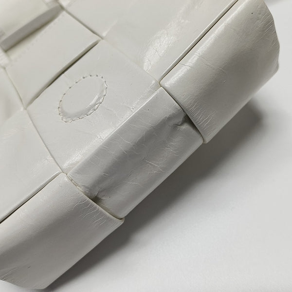 Authenticated pre-owned  Cassette Small Calfskin White - Shoulder Bag at Looply