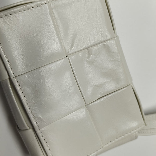 Authenticated pre-owned  Cassette Small Calfskin White - Shoulder Bag at Looply