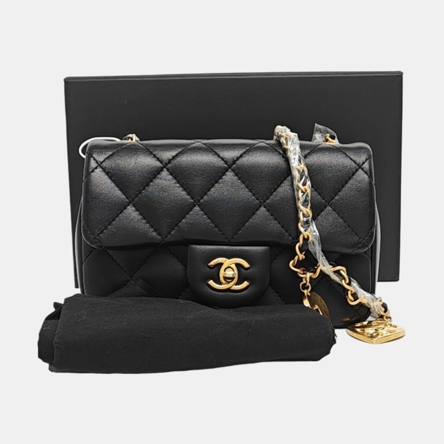 Authenticated pre-owned  Classic Flap Quilted Lambskin Black - Shoulder Bag at Looply