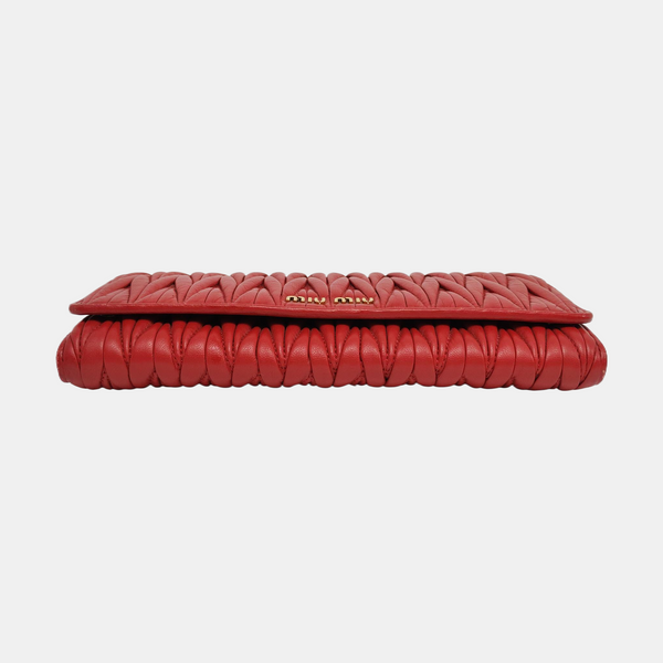 Authenticated pre-owned  Matelassé Lambskin Red - Shoulder Bag at Looply