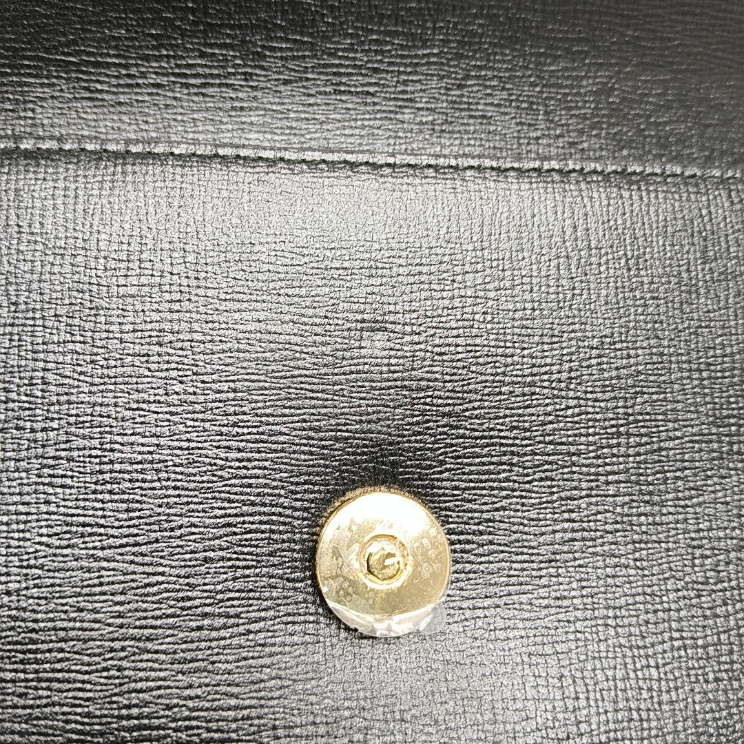 Authenticated pre-owned  GG Marmont Calfskin Black - Clutch at Looply