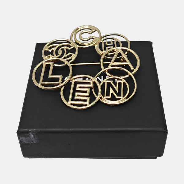 Authenticated pre-owned  Gold-tone Metal Brooch - Brooch at Looply