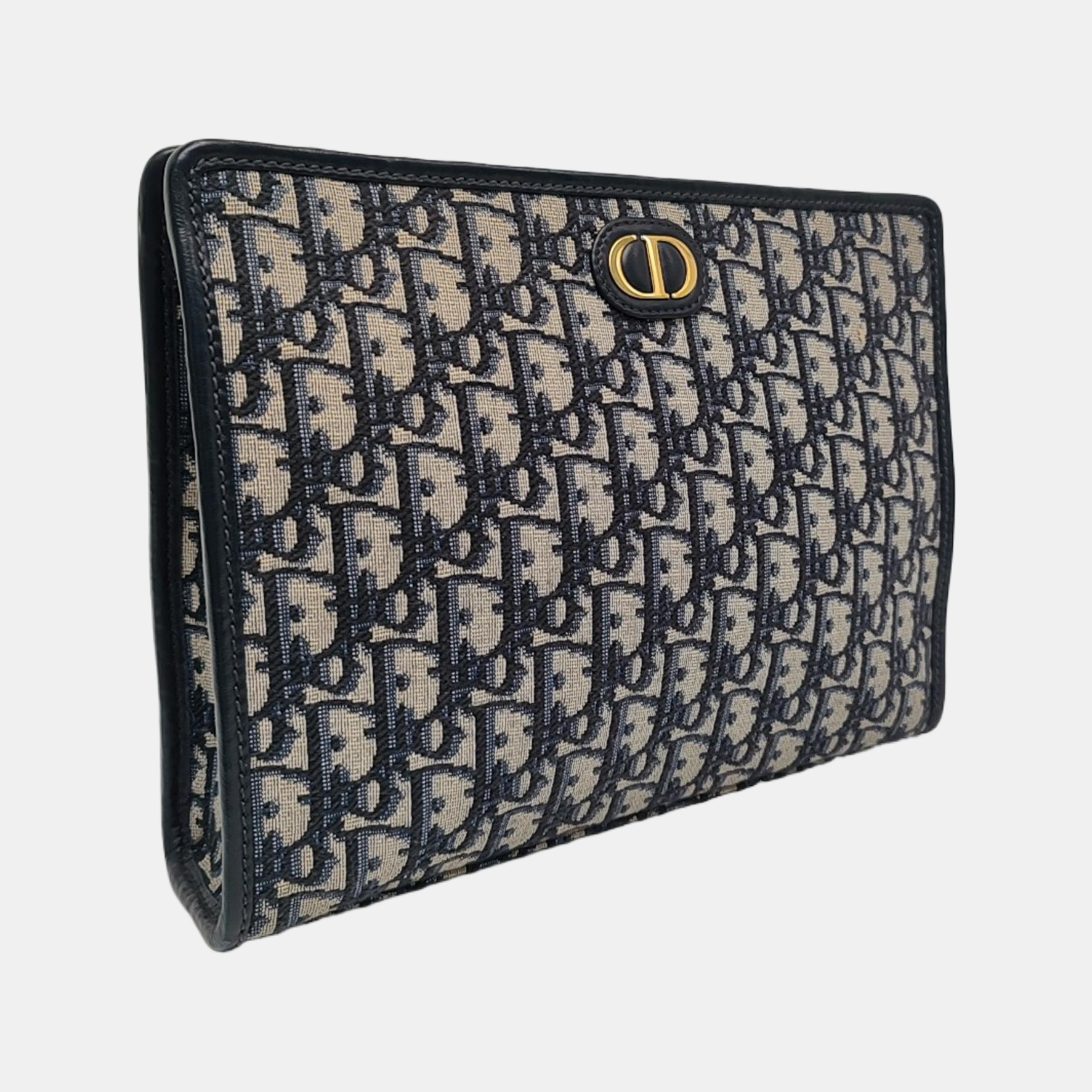Authenticated pre-owned  30 Montaigne Monogram Canvas Beige - Clutch at Looply