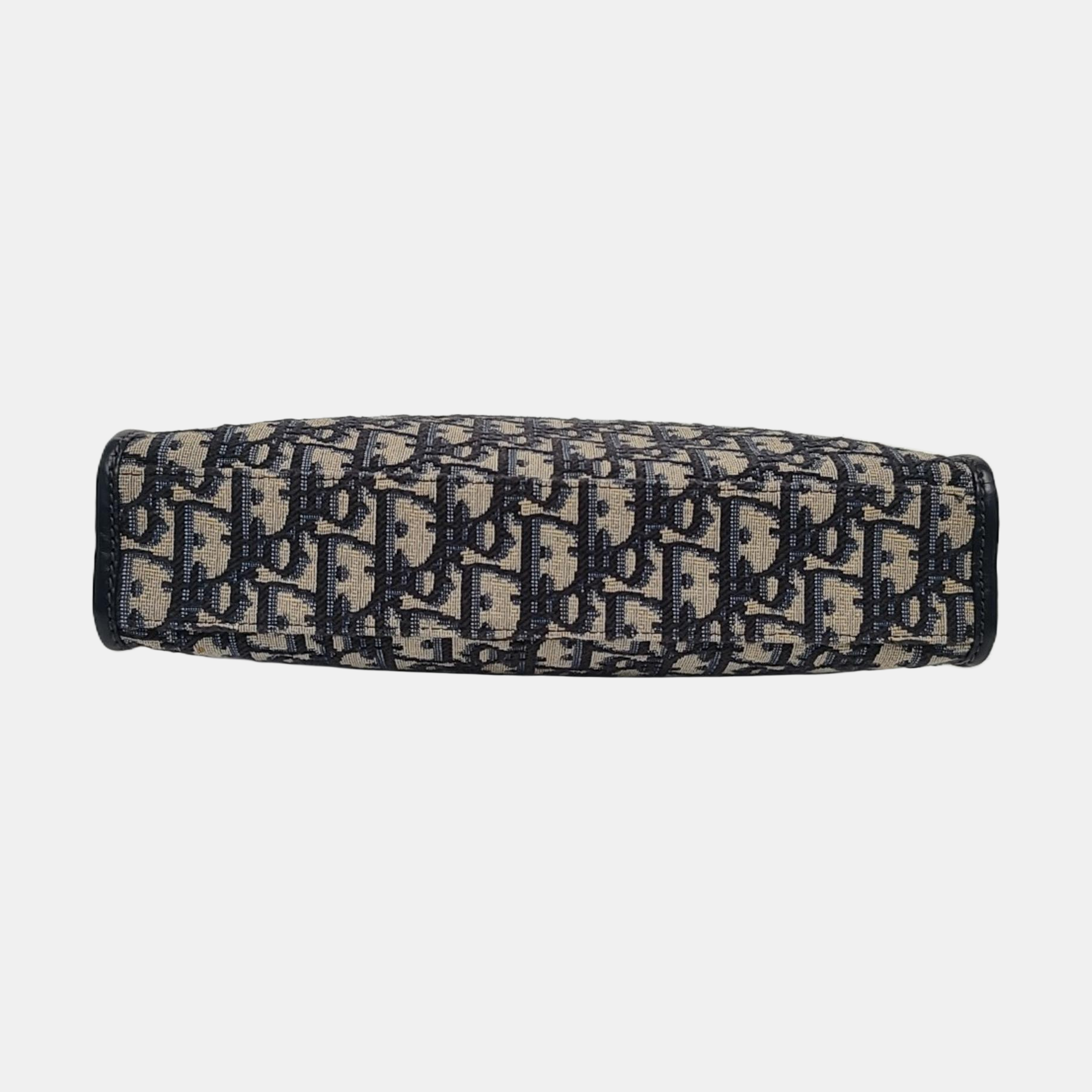 Authenticated pre-owned  30 Montaigne Monogram Canvas Beige - Clutch at Looply