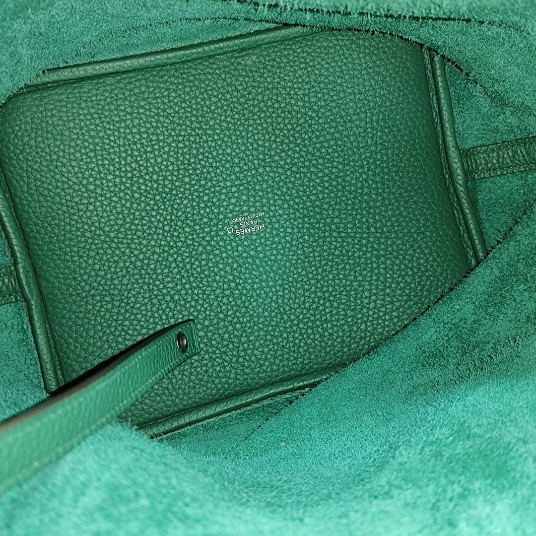 Authenticated pre-owned  Picotin Lock 22 Clemence Green - Top Handle Bag at Looply