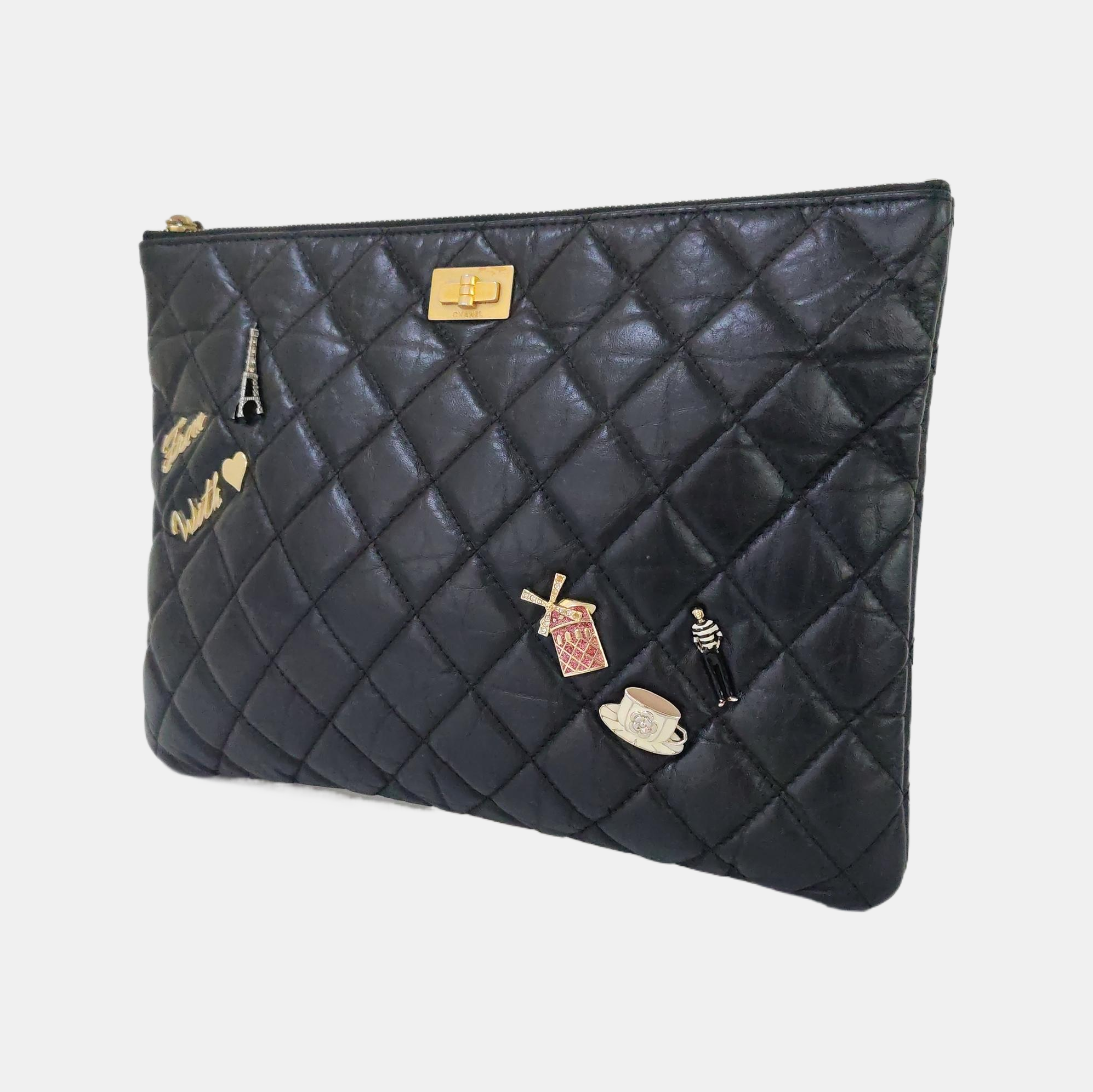 Authenticated pre-owned  2.55 East West Quilted Calfskin Black - Clutch at Looply