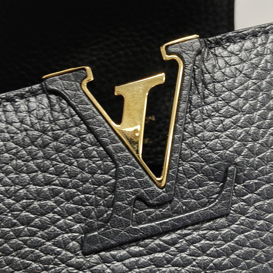 Authenticated pre-owned  Capucines Mini Calfskin Black - Shoulder Bag at Looply