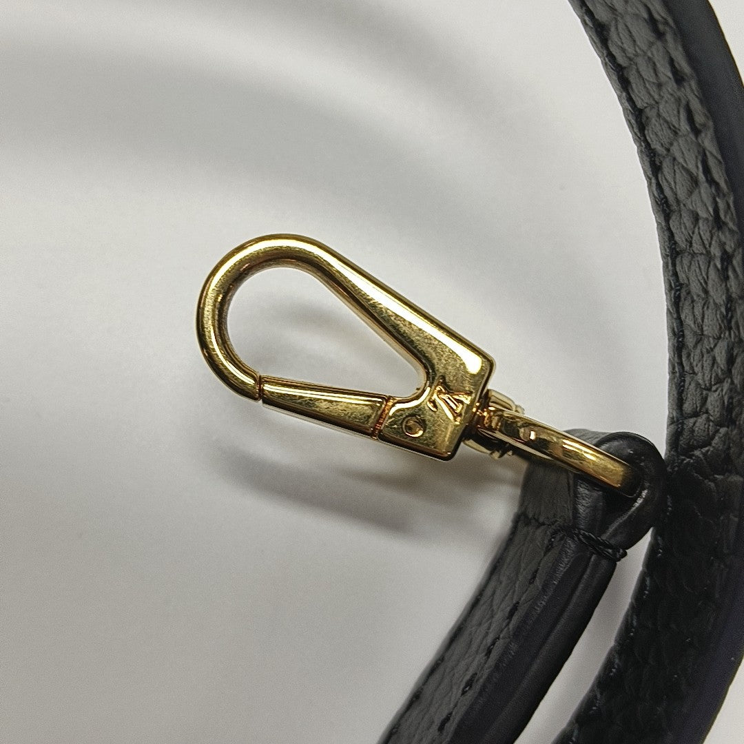 Authenticated pre-owned  Capucines Mini Calfskin Black - Shoulder Bag at Looply