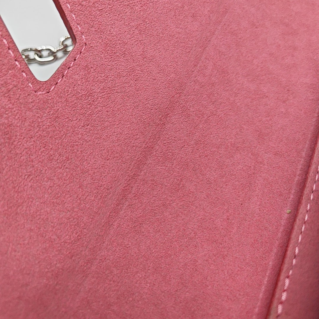 Authenticated pre-owned  Twist MM Epi Red - Shoulder Bag at Looply