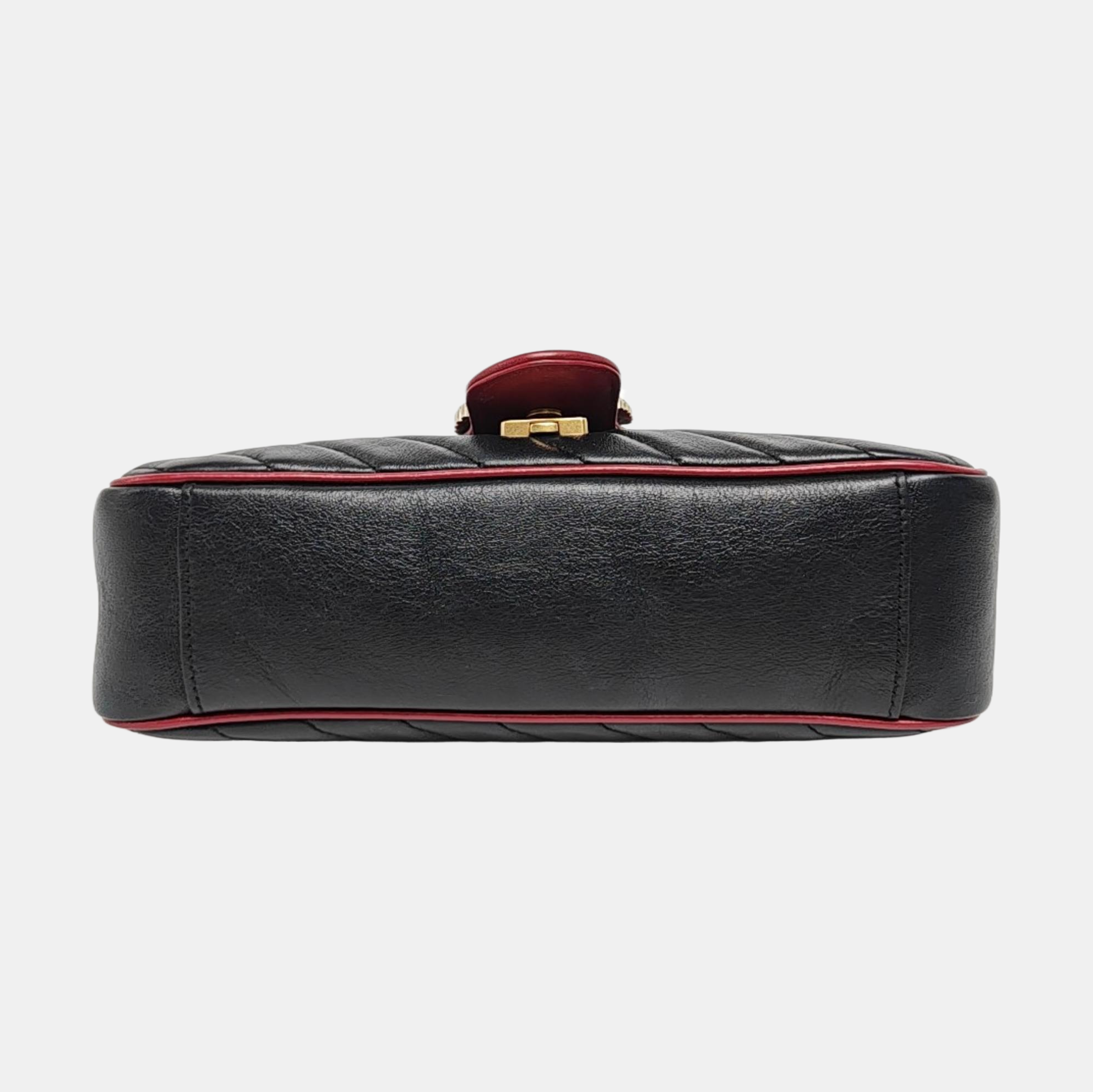 Authenticated pre-owned  GG Marmont Medium Calfskin Black - Shoulder Bag at Looply