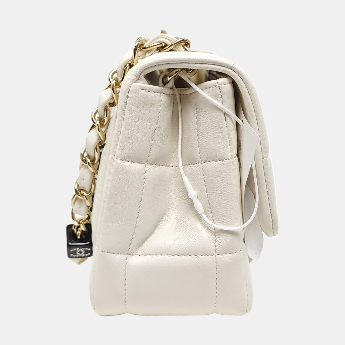 Authenticated pre-owned  Classic Flap Lambskin White - Crossbody Bag at Looply