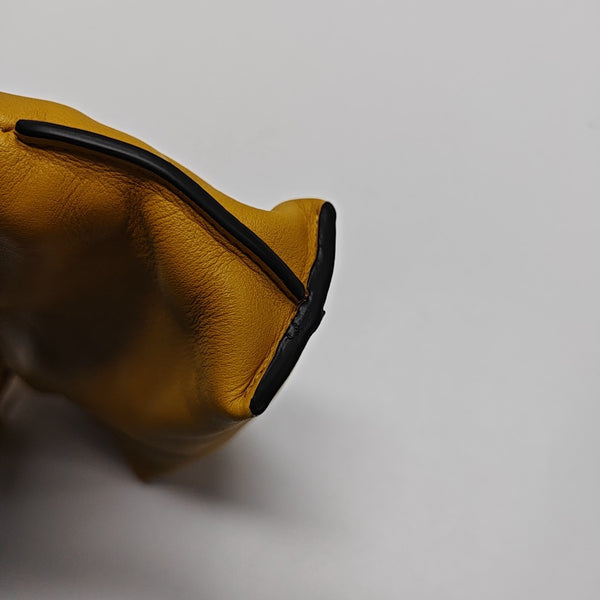 Authenticated pre-owned  Flamenco Calfskin Yellow - Clutch at Looply