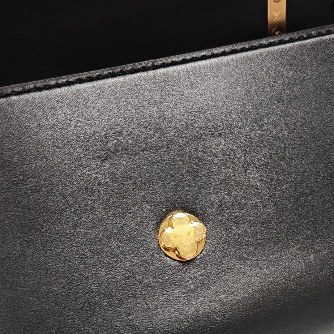 Authenticated pre-owned  Capucines Calfskin Black - Shoulder Bag at Looply