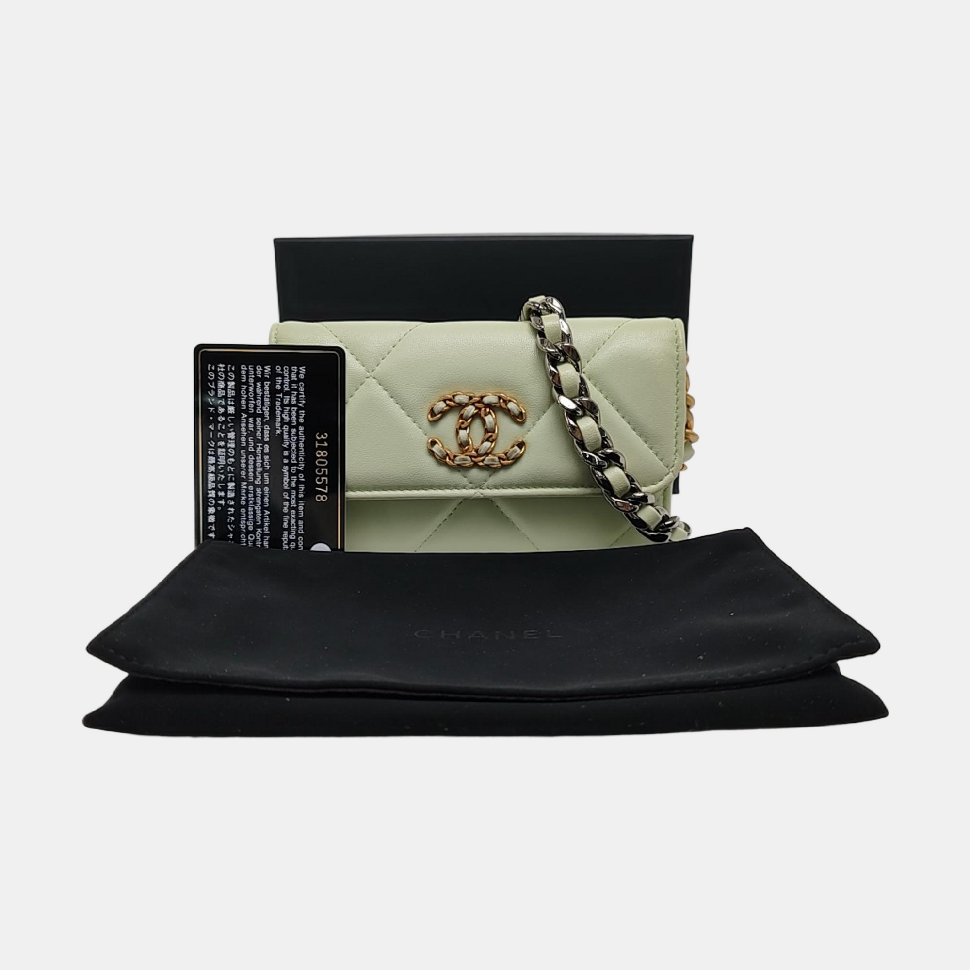 Authenticated pre-owned  Chanel 19 Quilted Lambskin Green - Shoulder Bag at Looply