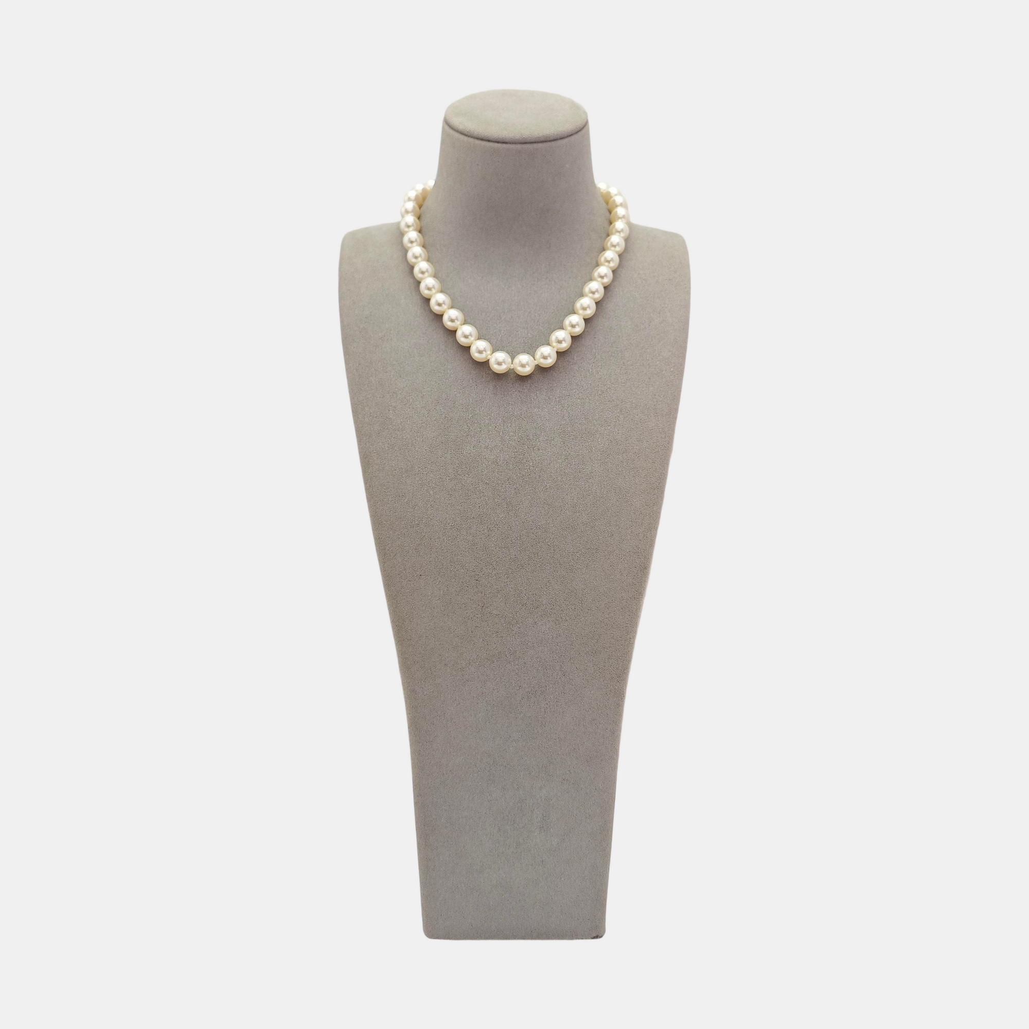Authenticated pre-owned  Faux Pearl White Necklace - Necklace at Looply