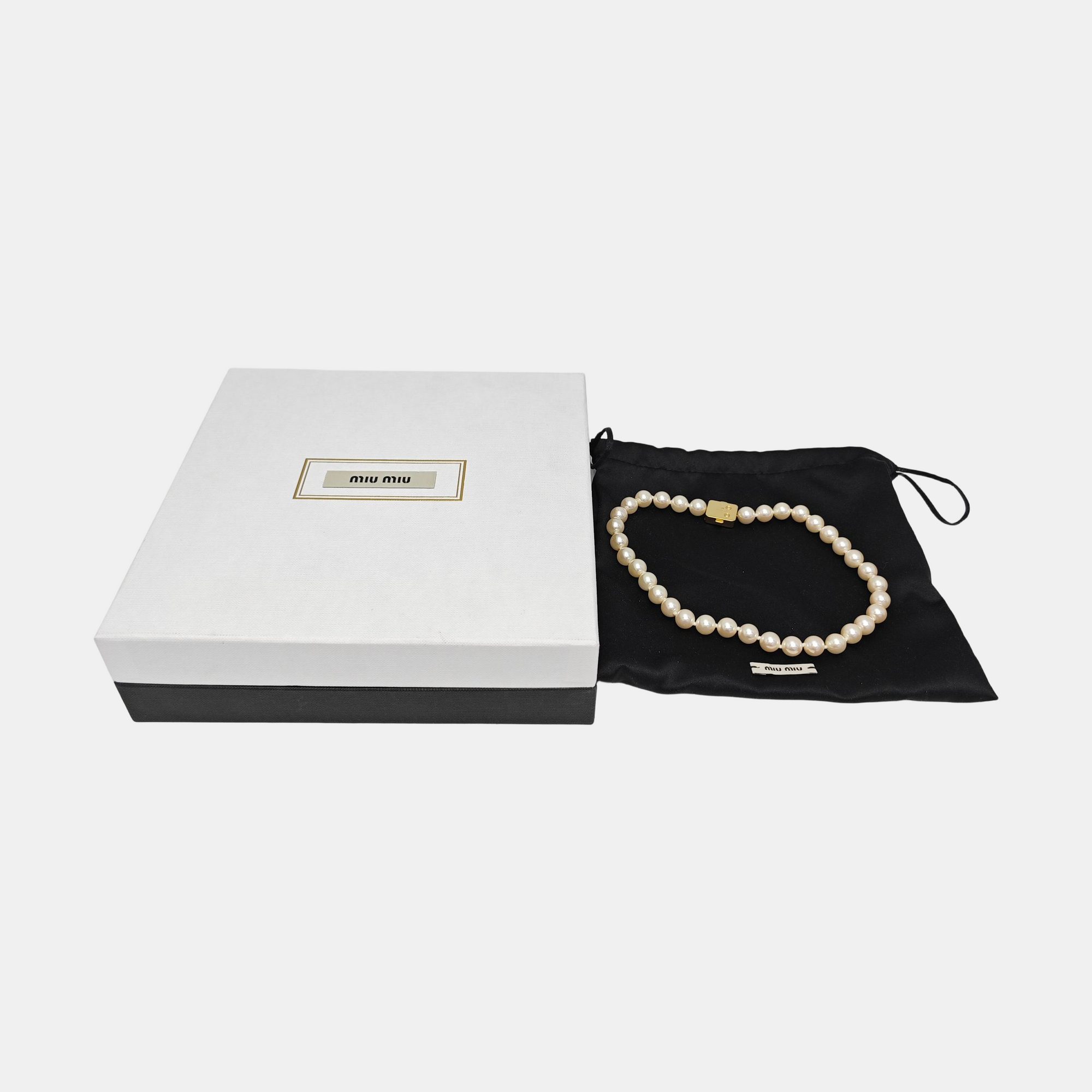 Authenticated pre-owned  Faux Pearl White Necklace - Necklace at Looply