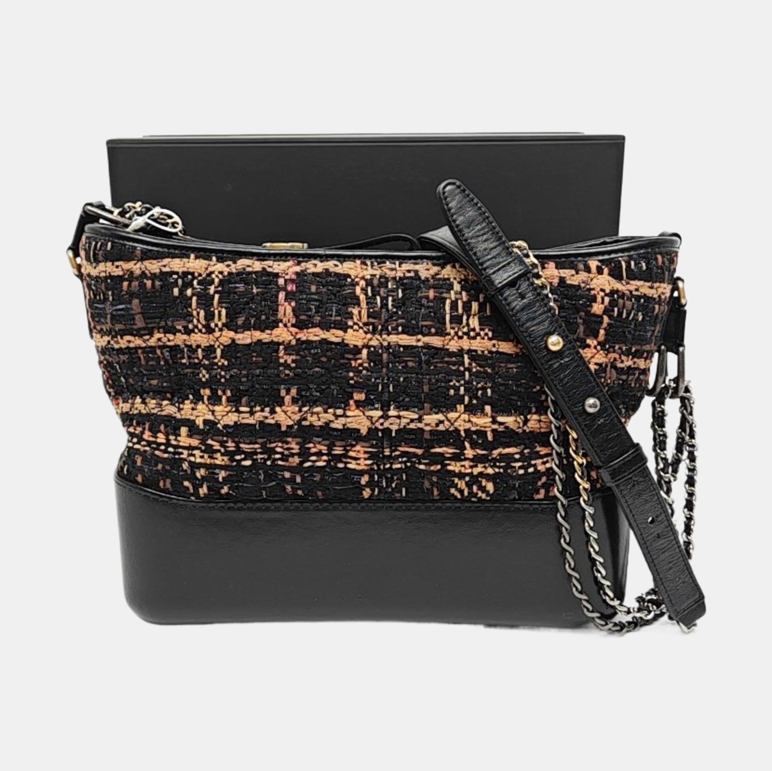 Authenticated pre-owned  Gabrielle Medium Wool Black - Shoulder Bag at Looply