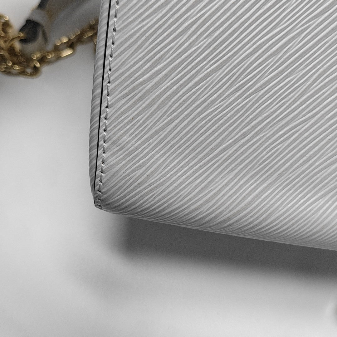 Authenticated pre-owned  Twist MM Epi White - Shoulder Bag at Looply