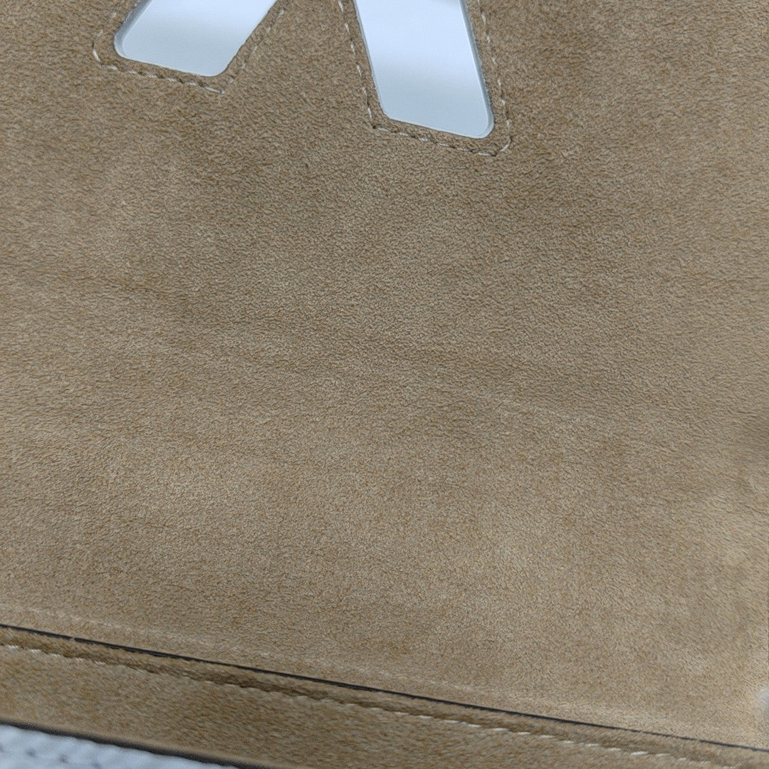 Authenticated pre-owned  Twist MM Epi White - Shoulder Bag at Looply