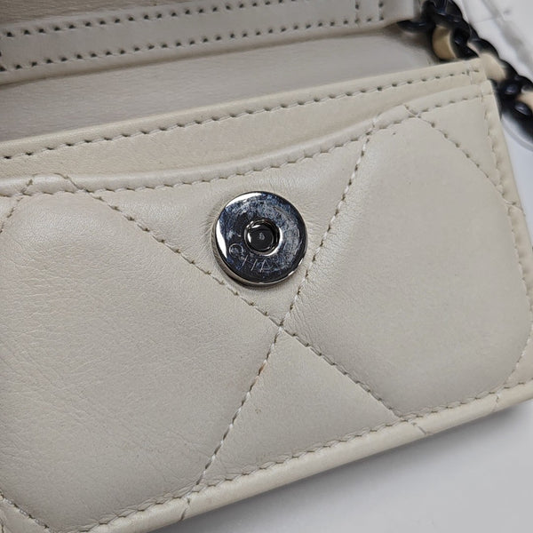 Authenticated pre-owned  Chanel 19 Quilted Calfskin White - Shoulder Bag at Looply