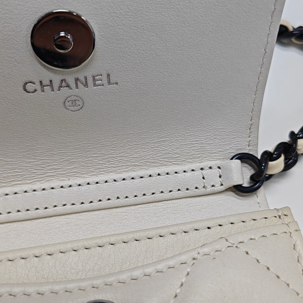 Authenticated pre-owned  Chanel 19 Quilted Calfskin White - Shoulder Bag at Looply